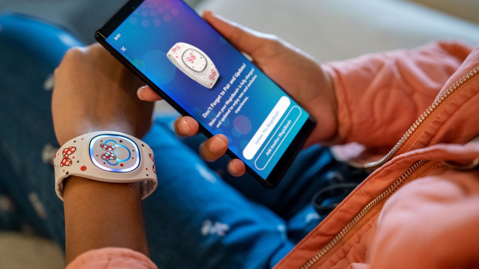 A MagicBand+ paired to a guest's phone in the Disney app